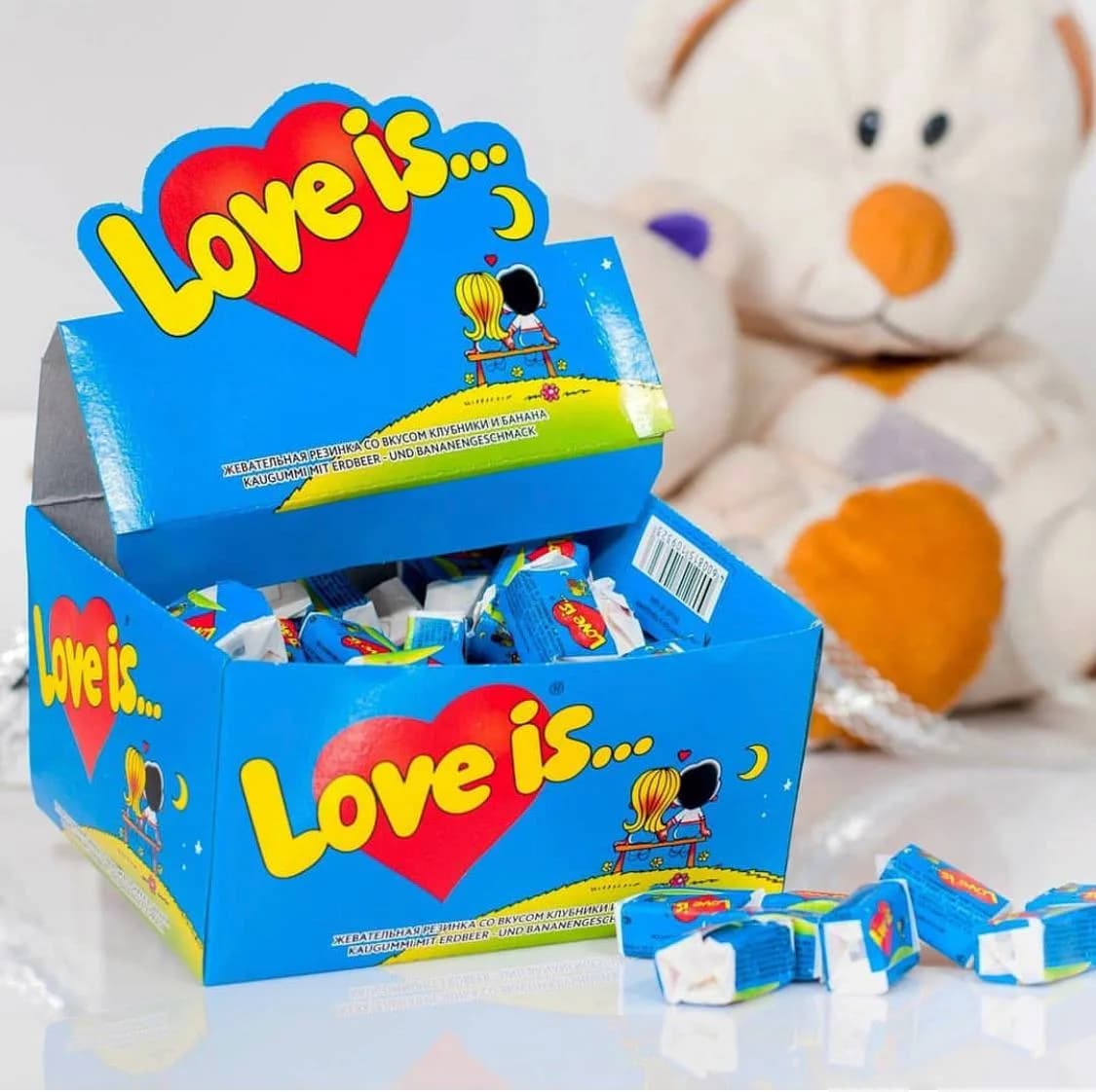 Блок жевательных резинок "Love is..."